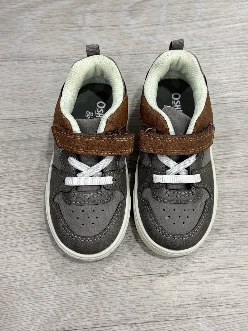 OshKosh toddler size 7 Gray & Brown Hook-and-Loop Toddler Sneakers